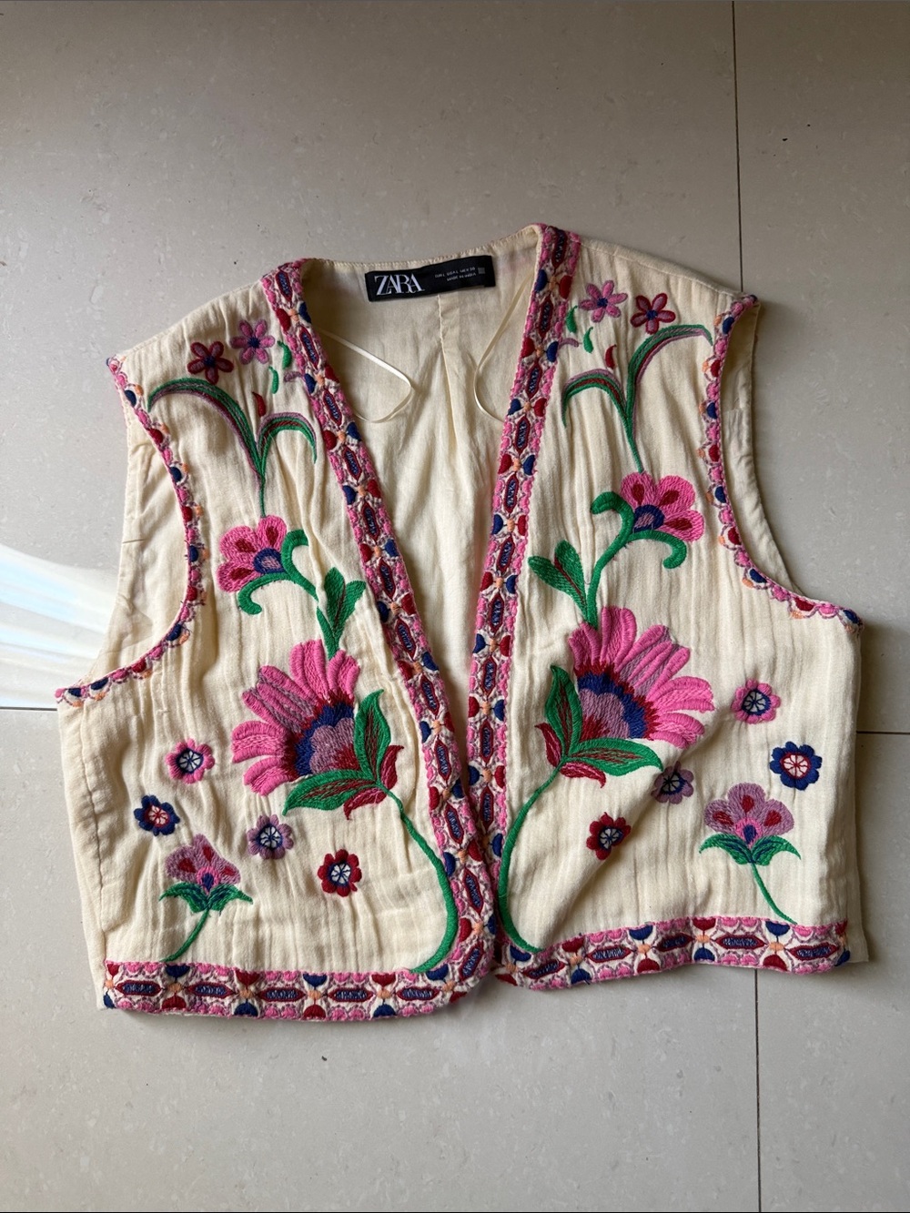 ZARA Cream Embroidered Floral Cropped Vest